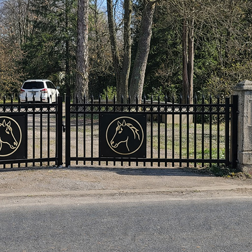 Geplantes Tor mit individuellem Design im Metallbau